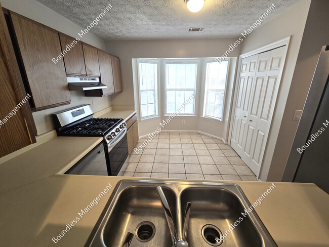 Building Photo - 1036 Thornwoode Ln