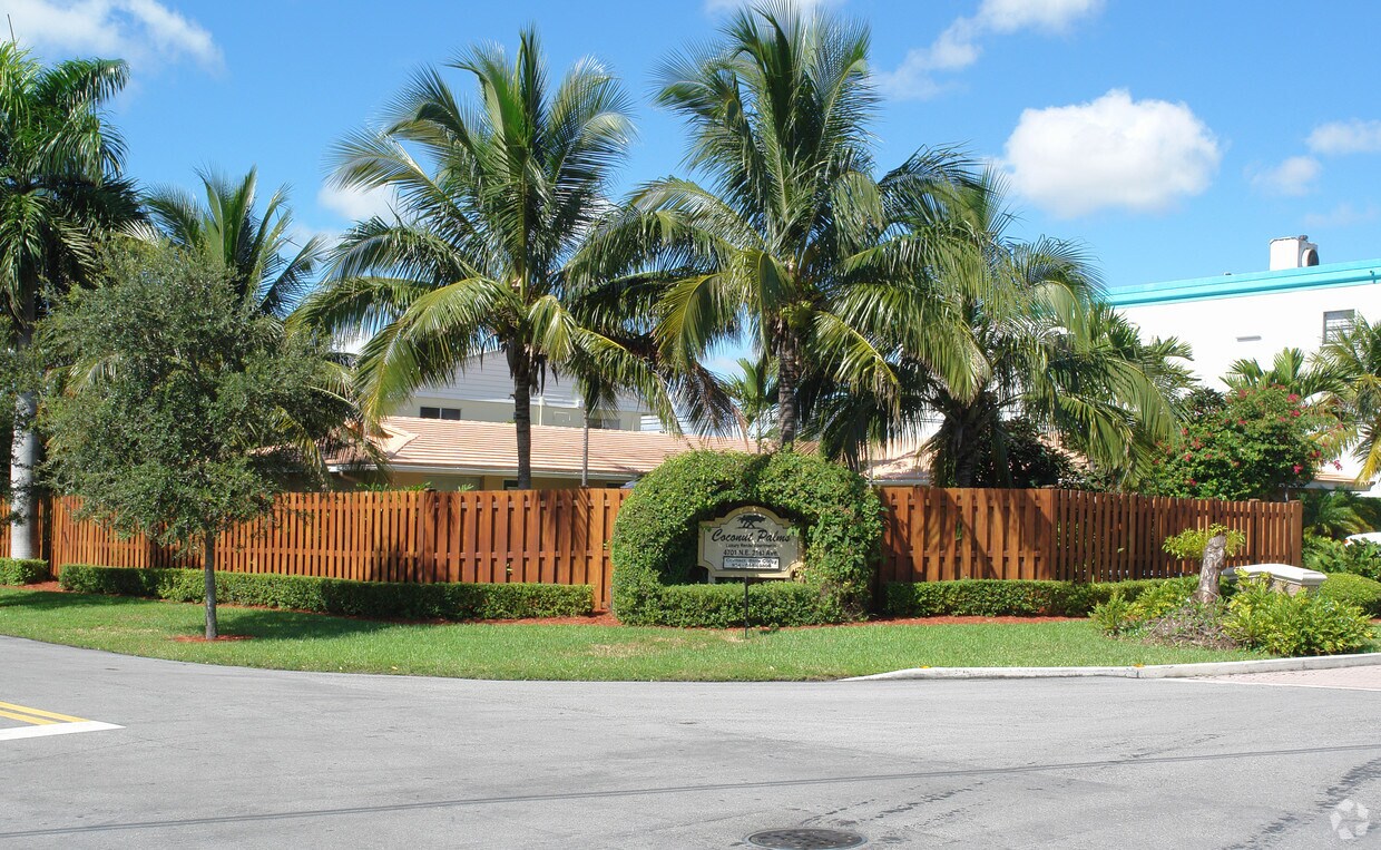Foto principal - 4701 NE 21st Ave