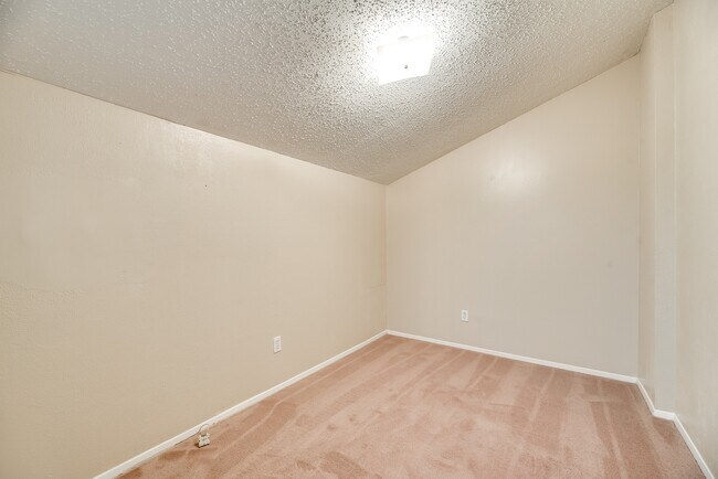 Foto del edificio - Great home on a corner lot!  Garland ISD