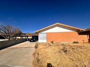Building Photo - 129 E Ave Q4