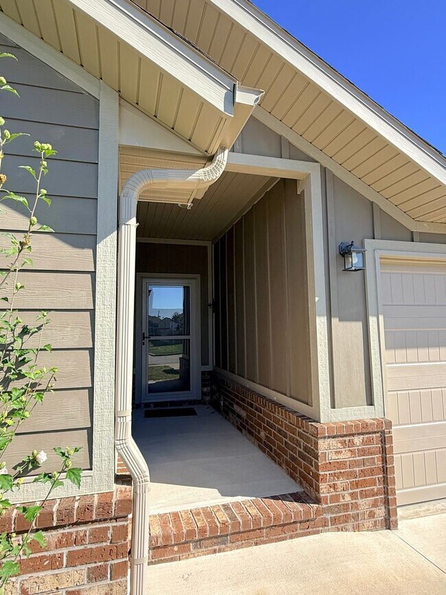 Building Photo - 604 N Eagle Park Dr