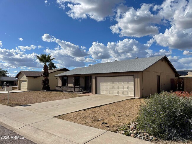 Building Photo - 602 W Wikieup Ln