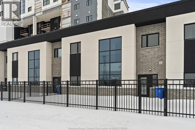 Building Photo - 4300 Laurier Pkwy