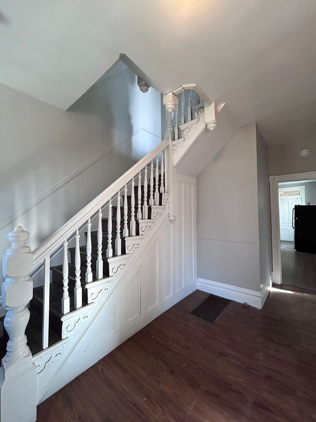 Building Photo - 3BR Single-Family Home + Office | Garage | Fresh Updates| Perrysville Avenue