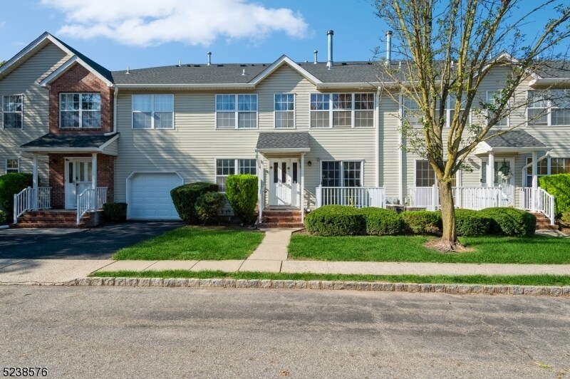 Primary Photo - 192 Barclay Ct