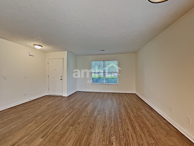 Building Photo - 615 Blossom Hill Dr
