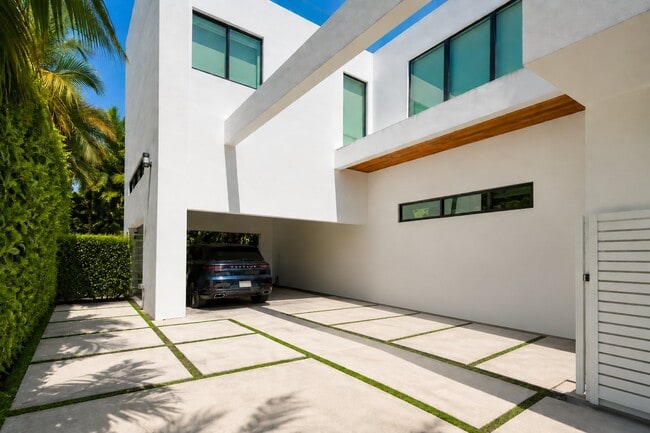 Photo - 785 Harbor Dr House