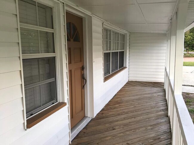 Front Porch - 715 Naples Dr