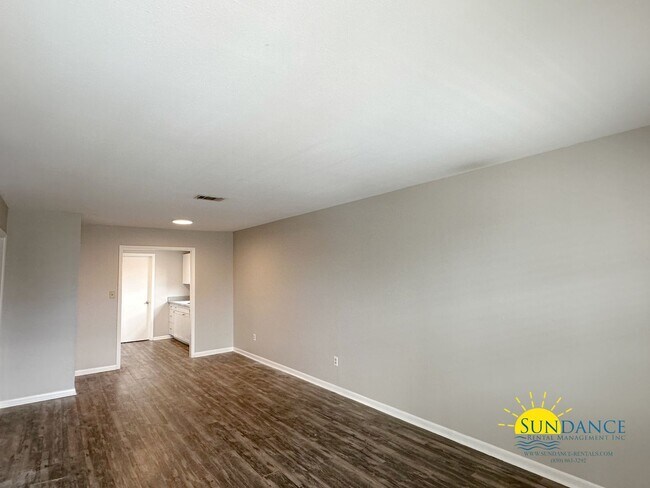 Foto del edificio - 3250 Redwood Ln