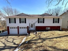 Building Photo - 322 E Lee Ave