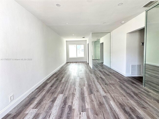Foto del edificio - 8201 Abbott Ave
