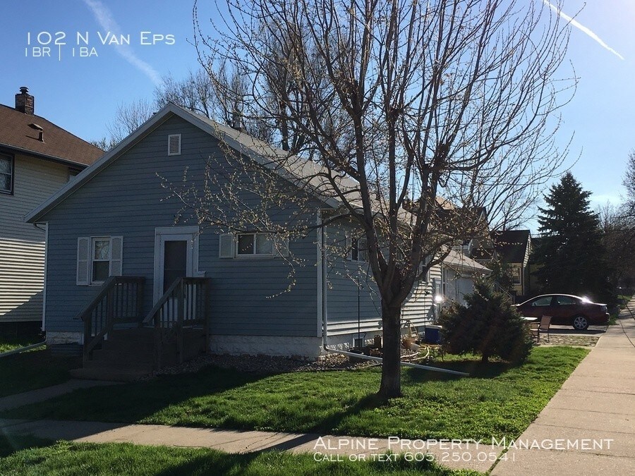 Primary Photo - 102 N Van Eps Ave