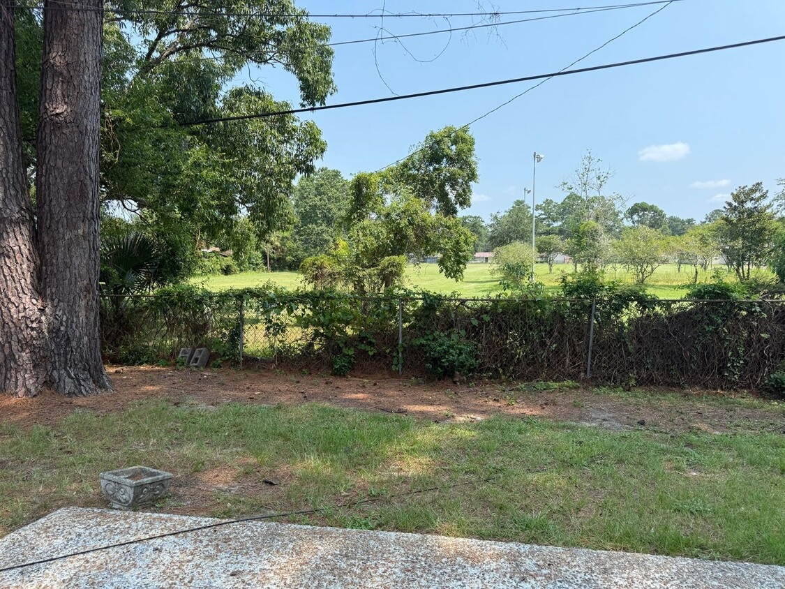 Building Photo - Now available, Updated 3 bedrooms, 2 baths