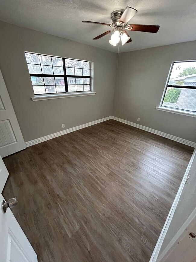 Building Photo - Ready to move in.....