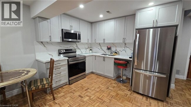 Building Photo - 624 Eaglewood Dr