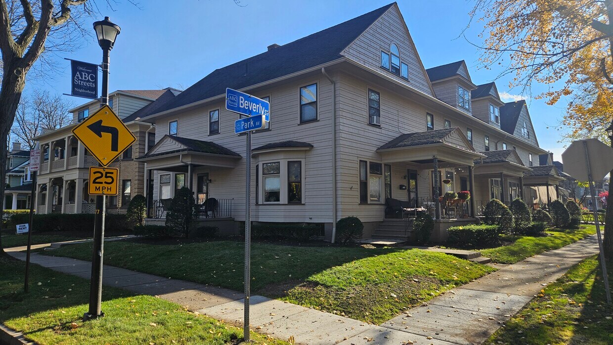 EXTERIOR DE BEVERLY - Park and Beverly Apartments