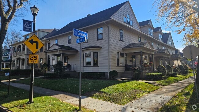 BEVERLY EXTERIOR - Park and Beverly Apartments