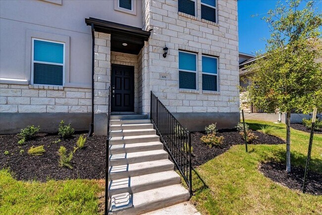 Building Photo - 108 Makinaw Rd