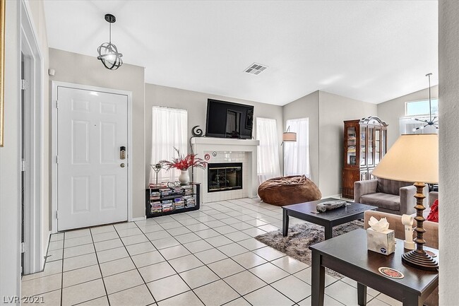 Building Photo - 2111 Blue Zenith Cir