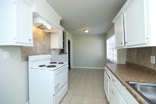 Building Photo - 10322 Cathedral Dr