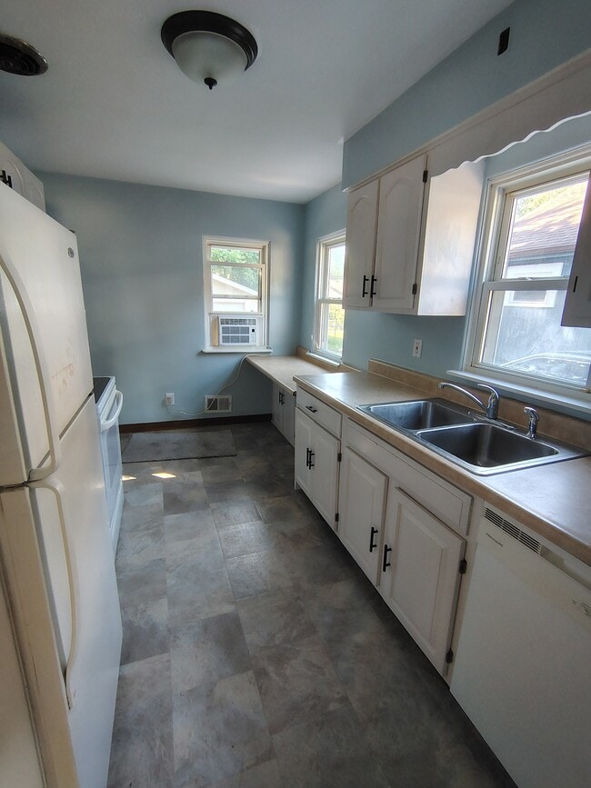 Building Photo - 2928 Ridgeway Ave