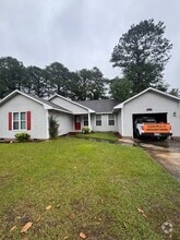 Building Photo - 2222 Skyview Dr