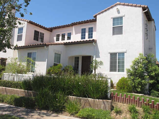 Foto del edificio - Four Bedroom Three Bathroom Home in the Ha...