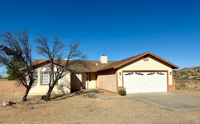 Building Photo - Cute 3 bedroom, 2 bathroom home