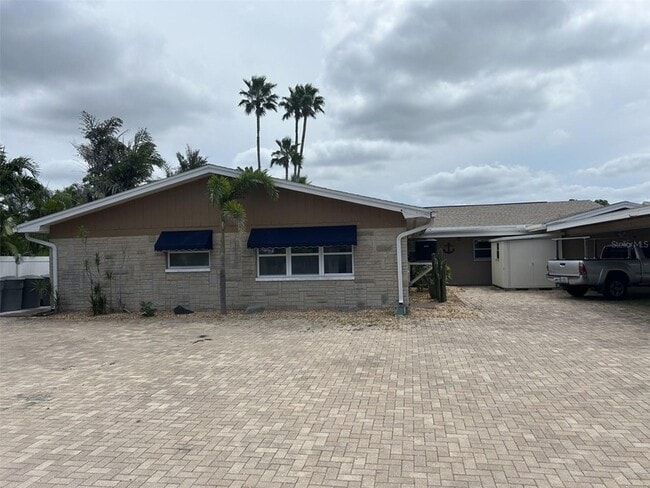 Photo - 365 Capri Blvd House