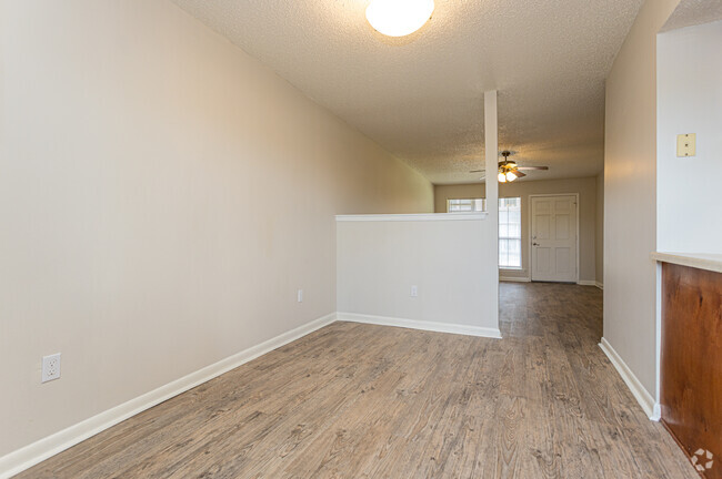 2BR, 2BA - 1,052SF - Oak Alley Apartments