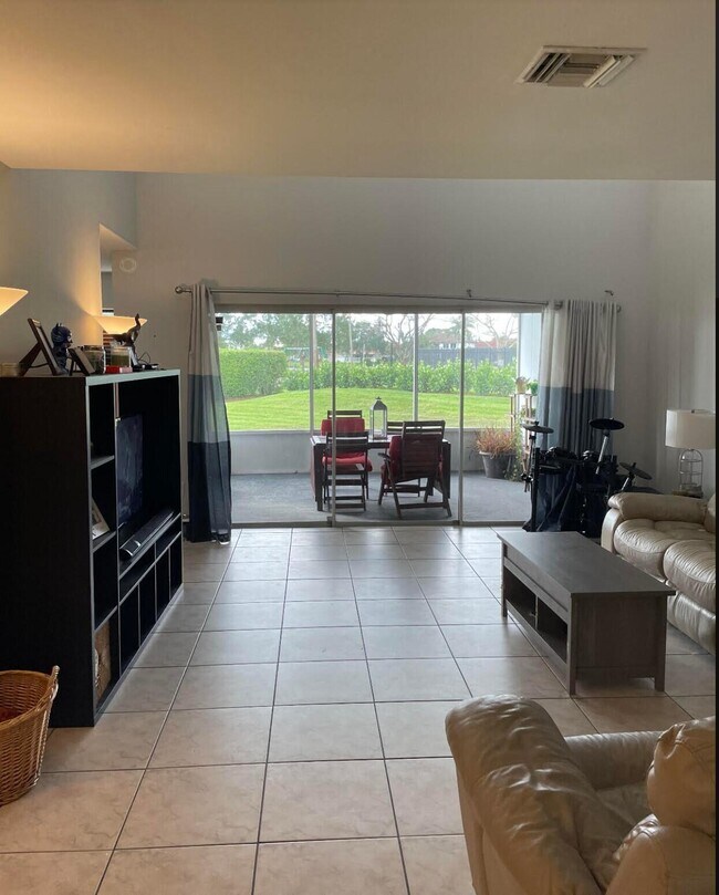 Foto del edificio - 7780 Stone Harbour Dr