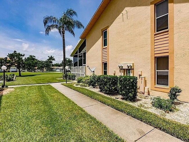Walkway - 13120 Whitehaven Ln