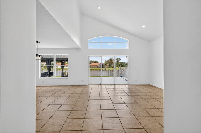 Building Photo - 8225 Pelican Harbour Dr