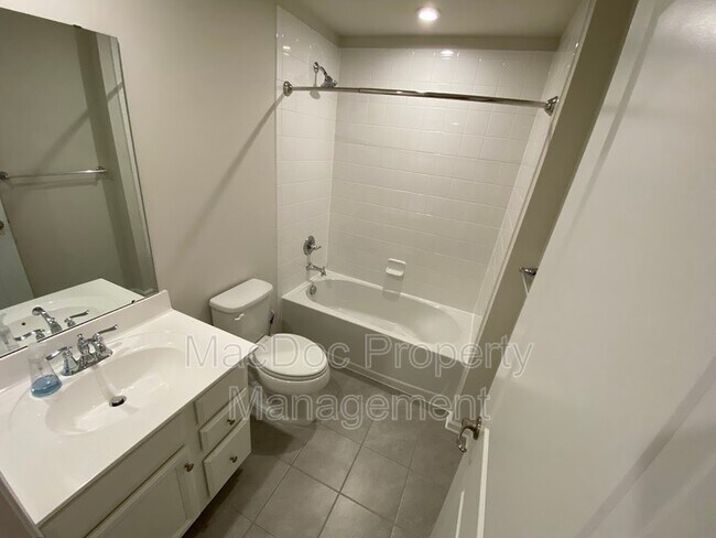 Foto del edificio - 9730 Cedarmass Cir