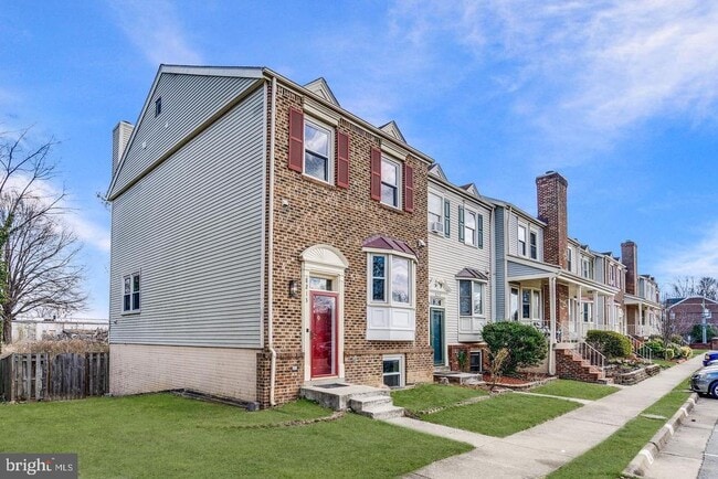 Building Photo - 8213 Roxbury Dr