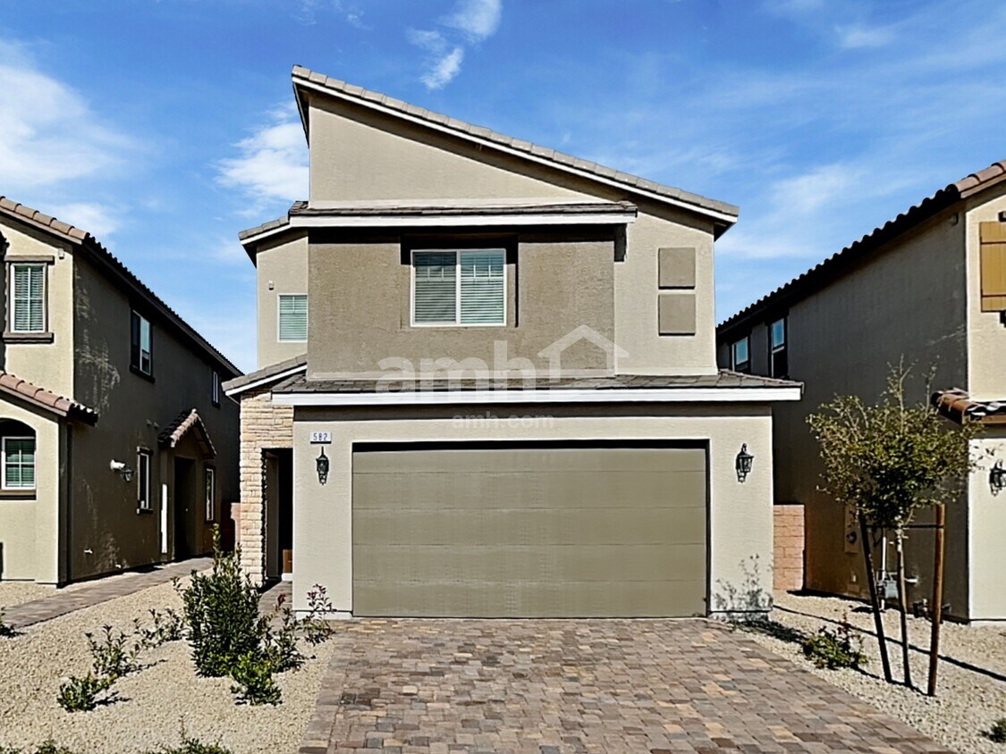 Primary Photo - 582 Topiary Park Avenue