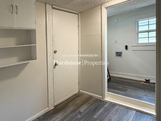 Building Photo - 2125 Lambert St