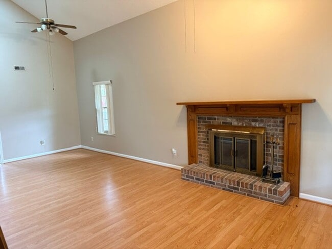Photo - Maryville City 37804 - 4 bedroom, 3 bath Townhome - Contact Troy Adams (865) 233-6949
