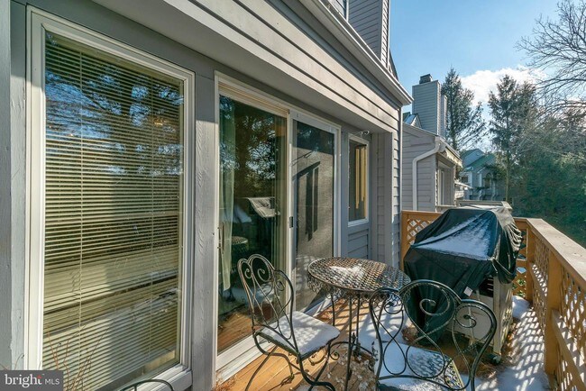 Building Photo - 302 Pleasant Knoll Ct