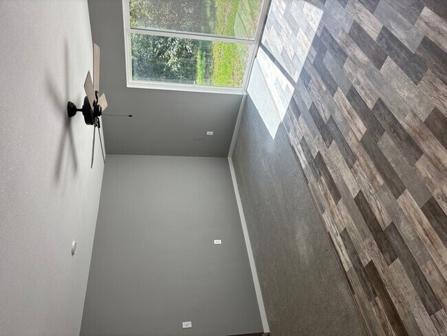Building Photo - 1216 Lysser Ln W