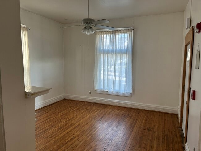 Building Photo - 749 Lynwood Ave