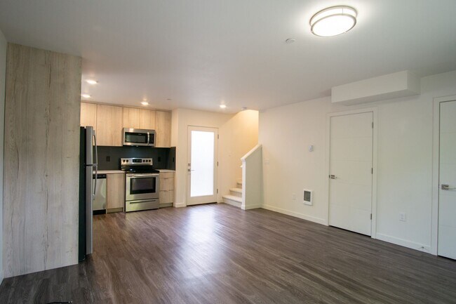 Foto del edificio - Stylish + Modern Corner 2-Bedroom Townhouse!