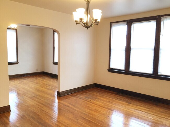 Building Photo - 6026 Ridge Ave