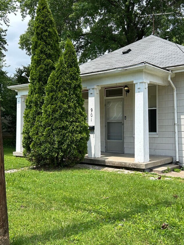 Foto principal - 901 W Harrison St