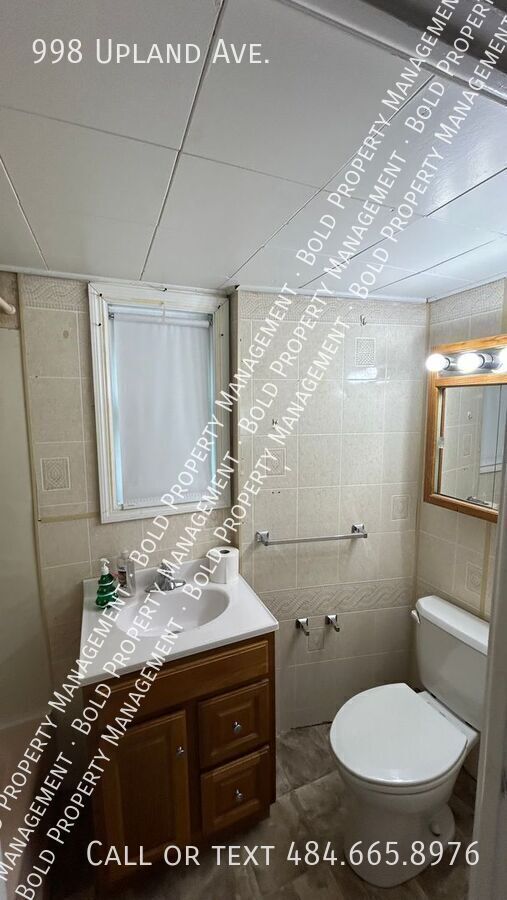 Foto del edificio - 998 Upland Ave