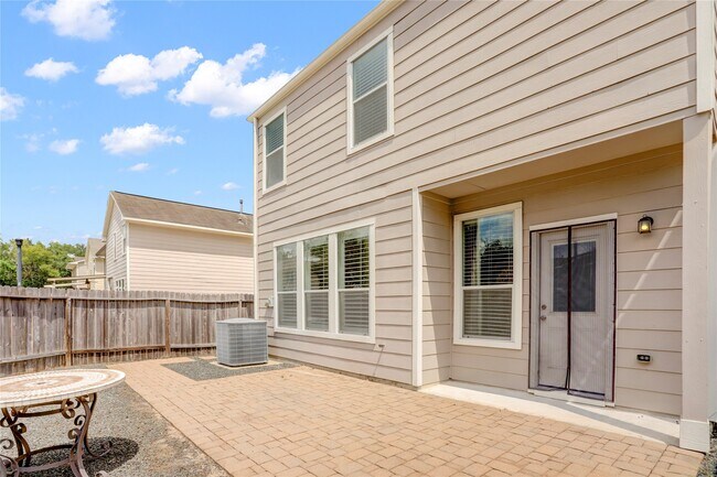 Foto del edificio - 10046 Hillside Bayou Dr
