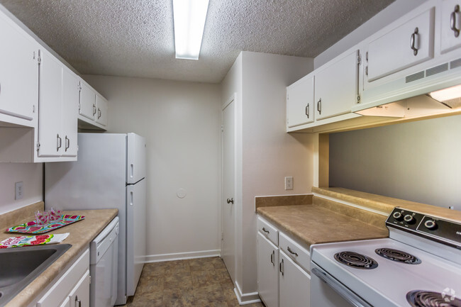 Kitchen - Fox Hill Apartments