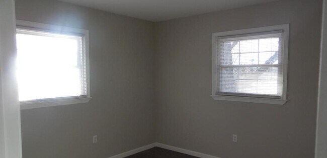 Foto del edificio - 2459 Pine Ave