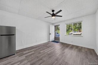 Building Photo - 16001 Dixie Hwy