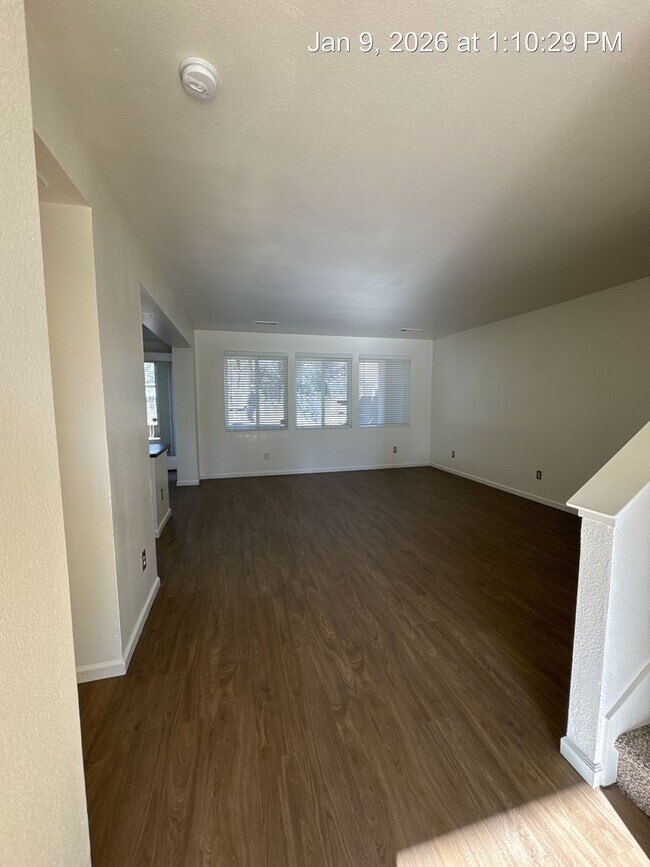 Building Photo - Available Now Two story Home!!